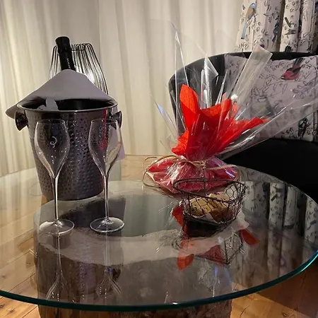 Alojamento de Acomodação e Pequeno-almoço Le Volcan Des Sens, D'hotes De Luxe Et Privatif Torsiac